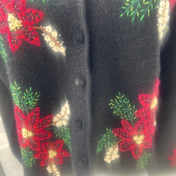 Coldwater Creek 100% Boiled Wool Christmas Embroidered Poinsettia Cardigan Sz M - Picture 2 of 5